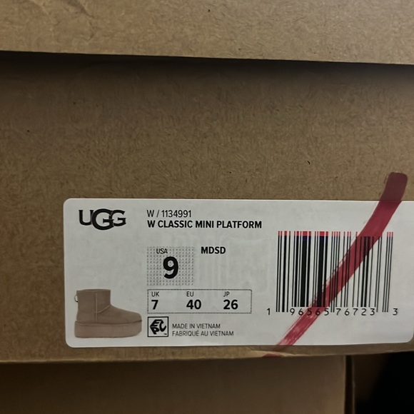 UGG CLASSIC MINI PLATFORM - Picture 6 of 6